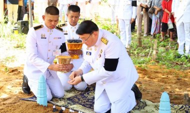 นราธิวาส ร่วมพิธีเชิญพวงมาลาพระราชทาน ไปวางหน้าหีบศพ พลทหาร อนุวัฒ เหมรา