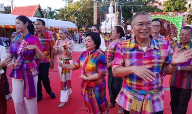 อลังการ!ขบวนแห่อุโมงค์กระธูปชมทะเลธุง11ศรีจุดกระธูปออกพรรษาเมืองชัยภูมิ