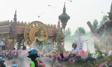 ยิ่งใหญ่ !! งานประเพณีรับบัว ชาวอำเภอบางพลี ร่วมสืบสานวัฒนธรรมที่ดีงาม