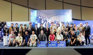 รมว.แรงงานมอบถ้วยรางวัลชนะเลิศในงานฉลองครบรอบ 10 ปีตัดผมชายตัดผมหญิง