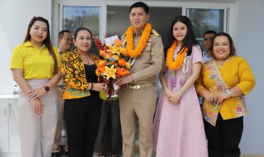 ชาวนราธิวาสแห่ต้อนรับและแสดงความยินดีรองผู้ว่า ฯคนใหม่ อย่างอบอุ่น