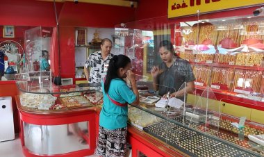 ร้านทองขอนแก่นยอดขายซบเซา ลูกค้าซื้อเก็งกำไรน้อยลงคาดพุ่งทะลุงหนีทองแพงทะลุ บาทละ 45,000 บาท