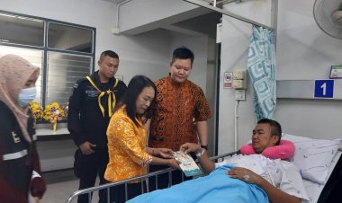 ผู้แทน ศอ.บต. พร้อมด้วยเจ้าหน้าที่กลุ่มงานเยียวยา เยี่ยมให้กำลังใจผู้ได้รับบาดเจ็บจากเหตุบึ้มระแงะ