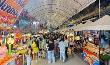 ญาติโยมแห่เที่ยวงานวัดย้อนยุค 112 ปีชาติกาลหลวงพ่อพูลวัดไผ่ล้อม คึกคัก ทำเศรษฐกิจชุมชนกระเตื้อง