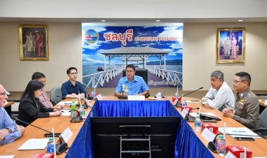 พ่อเมืองชลบุรีนั่งหัวโต๊ะร่วมเจรจาไกล่เกลี่ยข้อพิพาทเอกชนกับเอกชน