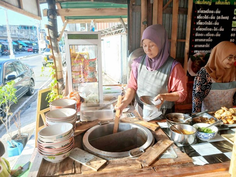 ท้าให้ลอง “ก๋วยเตี๋ยวบางนาราไก่มะระเนื้อเปื่อย” สูตรเข้มข้นไม่อร่อยยินดีคืนเงิน