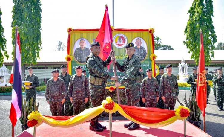 พิธีรับ - ส่งหน้าที่ผู้บัญชาการกองกองกำลังสุรนารี "พลตรี ณัฐฎ์" เลื่อนชั้นไปเป็นรองแม่ทัพภาคที่ 2