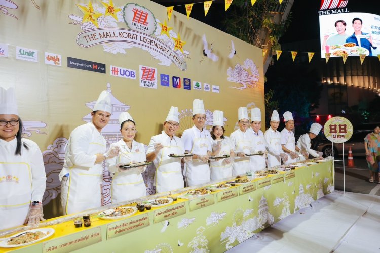 โคราช ปรุงเมนูเจวัตถุดิบมงคล ก๋วยเตี๋ยวหลอดเจ 8 เซียน ความยาว 88 เมตร