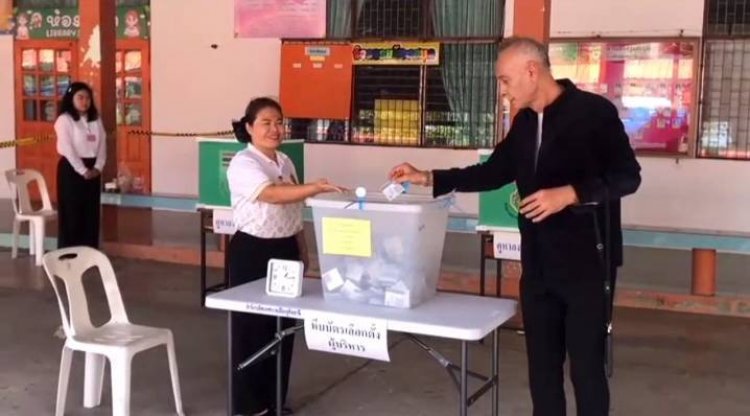 "ชาดา"นำครอบครัว "ไทยเศรษฐ์"ใช้สิทธิเลือกตั้งนายกอบจ.อุทัยธานี