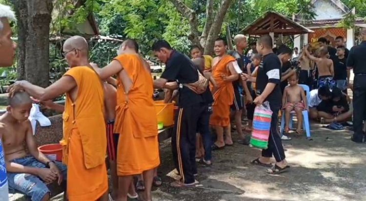 เพื่อนร่วมชั้นเตรียมบวชหน้าไฟ 36 รูปในพิธีพระราชทานเพลิงศพนักเรียน-ครู 23 เหยื่อรถบัสมรณะ