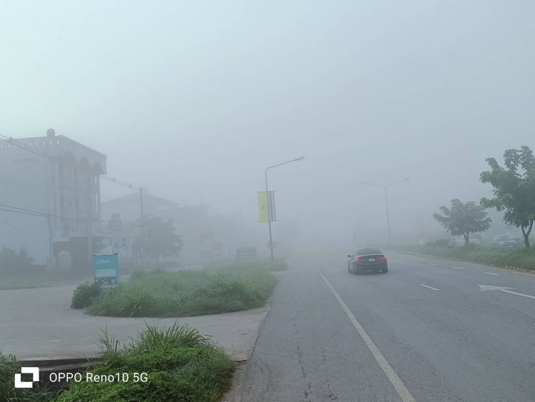 ลมหนาวมาเยือนเมืองเลย นักท่องเที่ยวขึ้น “ภูบ่อบิด” ชมทะเลห