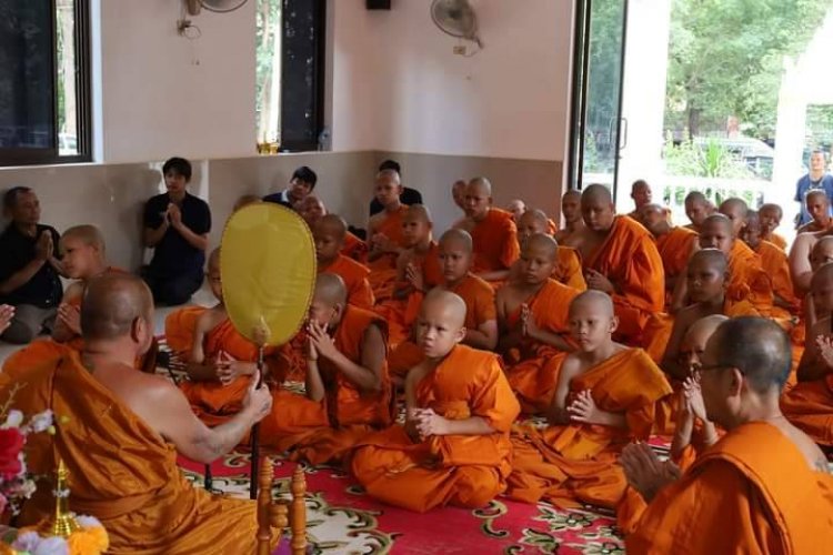 เพื่อนนักเรียนโรงเรียนวัดเขาพระยาร่วมบรรพชาสามเณร อุทิศส่วนกุศลให้ 23 ครู-นักเรียน