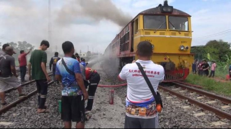 ผู้โดยสารหนีตายระทึก!รถไฟเส้นทางกทม.-ปราจีนบุรี เกิดไฟไหม้ลุกท่วมหัวรถจักรวอด