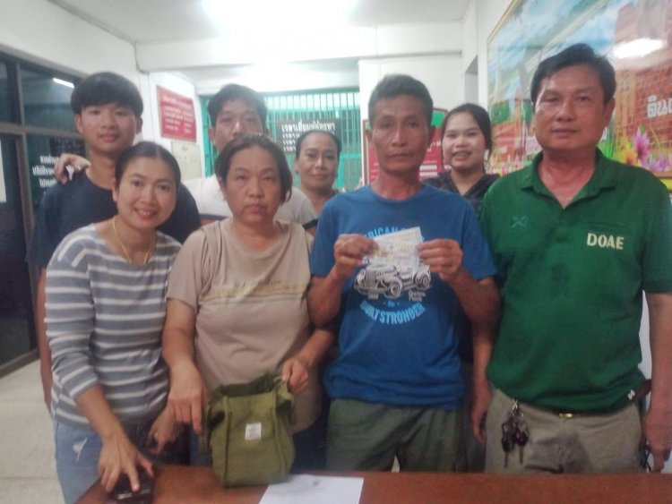 รวยข้ามคืน!หนุ่มใหญ่ชัยภูมิถูกหวยรวย 12 ล้านกลายเป็นเศรษฐีใหม่ป้ายแดง
