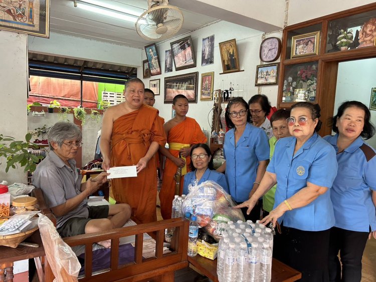 "ครูบาชัย"นำกลุ่มลูกศิษย์ออกผู้สูงอายุ ผู้ป่วยติดเตียง ผู้พิการในชุมชนมณีไพรสณฑ์แม่สอด