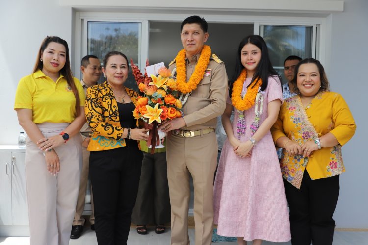 ชาวนราธิวาสแห่ต้อนรับและแสดงความยินดีรองผู้ว่า ฯคนใหม่ อย่างอบอุ่น