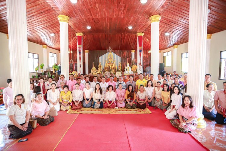 พ่อเมืองอำนาจเจริญพร้อม"คุณพจณี คุ้มฉายา"และคณะเดินสายบุญเป็นเจ้าภาพทอดกฐิน 9 วัด