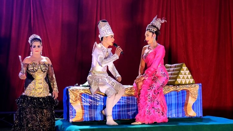 พิจิตรเมืองศิลปินถิ่นบันเทิงชวนปูเสื่อนั่งดูลิเกที่บึงสีไฟต้อนรับลมหนาว