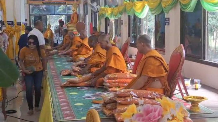 ญาติโยมปราจีนบุรี ขนหินเข้าวัดทอดกฐินสามัคคีแจกข้าวหลาม500กระบอก