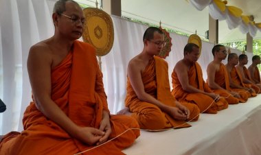 องคมนตรี เชิญสัญญาบัตร พัดยศ และผ้าไตร ถวายแด่พระภิกษุอำนาจเจริญ