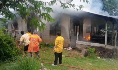 หนุ่มเมืองนาดีเสพยาจนหลอนเผาบ้านตัวเองวอดทั้งหลัง