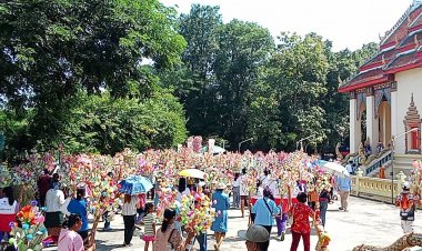 แน่นวัด!!ชาวบ้านร่วมงานกฐิน วนรอบวิหารหลวงพ่อเสมาเมืองอุทัยธานี