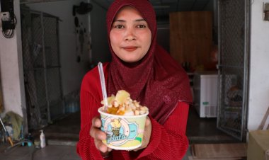 ไอเดียเจ๋ง!โรลม้วนไอครีมบาบอกะทิสดอร่อยแข็งเย็นชื่นใจ เจ้าดังเมืองนราธิวาส