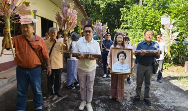 หัวหน้าข่าวช่อง7 สีศรีสะเกษทอดกฐินอุทิศส่วนบุญกุศลให้คุณแม่ พรพิมล วรรักษ์ ที่วัดอุดมมงคลท่าเรือ จ.กาฬสินธุ์