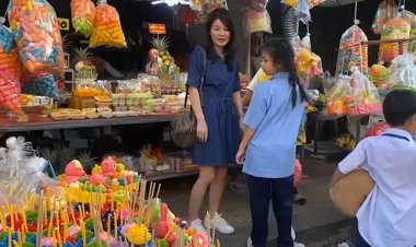 กระแสมาแรงกระทงหมูเด้งยอดขายดีเป็นพิเศษ-วัสดุทำกระทงถูกลงกว่าปีที่ผ่านมา