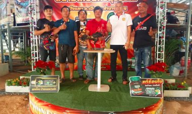 อำนาจเจริญคึกคัก เชียนไก่ชนแห่นำไก่ประลองฝีมือที่สนามชนไก่แห่งใหม่ที่สนามบ้านวังแคน