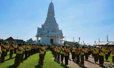 กว่า 200 ชีวิตรำบวงสรวงสักการะสิ่งศักดิ์สิทธิ์เฉลิมฉลอง 242 ปี จังหวัดศรีสะเกษ