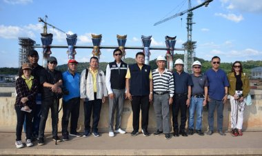 ปตร.ศรีสองรักฯ นำคณะสื่อมวลชนลงพื้นที่ตรวจความคืบหน้า โครงการประตูระบายน้ำศรีสองรัก จ.เลย  สร้างเสร็จปี  70