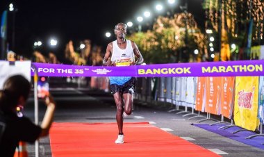 นักวิ่งเอธิโอเปียทุบสถิติคว้าแชมป์ "กรุงเทพมาราธอน" พีระพัฒน์คว้าแชมป์คนไทย