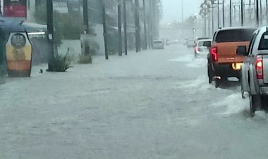 ฝนกระหน่ำเกือบ 4 ชั่วโมง น้ำป่าท่วมเมืองย่านเศรษฐกิจพัทลุงฉับพลัน