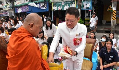 กระบี่ร่วมทำบุญตักบาตรพระสงฆ์ 1,000 รูปงานใหญ่จัดเพียงปีละครั้ง