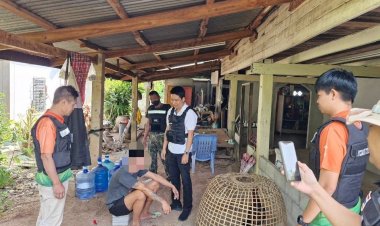 นายอำเภอบ้านแท่นเมืองชัยภูมิบุกจับกุมหนุ่มคลั่งยาขู่ฆ่าพ่อแม่ยกครัว