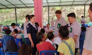 ปลัดจังหวัดตาก-นายกกิ่งกาชาดอ.ท่าสองยาง ลงพื้นที่ตรวจเยี่ยมหน่วยแพทย์เคลื่อนที่ พอ.สว. บ้านแม่ตื่น