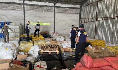 ทลายโกดังนายทุนจีนลอบนำเข้าสารเคมียึดของกลางกว่า 2 พันกระสอบ