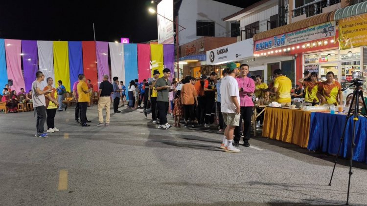 พิมายเปิดถนนคนเดินกระตุ้นท่องเที่ยวสร้างรายได้ฟื้นเศรษฐกิจรากหญ้า