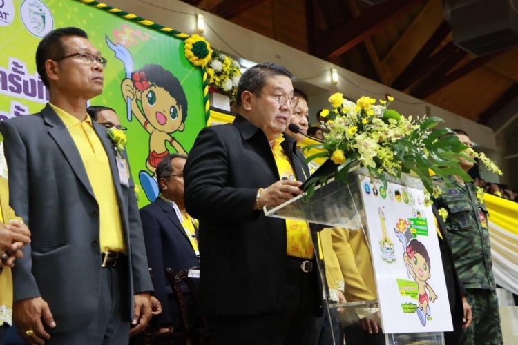 พ่อเมืองนราธิวาส นำทัพนักกีฬาจากนราธิวาส ร่วมพิธีเปิดการแข่งขันกีฬาเยาวชนแห่งชาติ ครั้งที่ 40