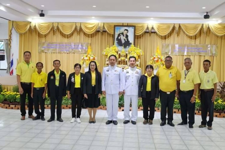 อุทัยธานีจัดพิธีวางพานพุ่มดอกไม้สดเนื่องในวันพระบิดาแห่งฝนหลวง