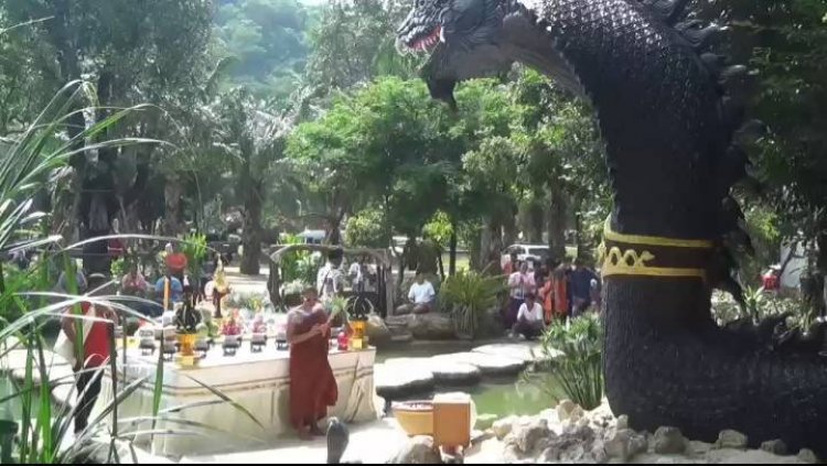 คอหวยอุทัยธานีฮือฮาได้เลขเด็ด พิธีบรรจุหัวใจ องค์ปู่ดำแสนสิริจันทรานาคราช
