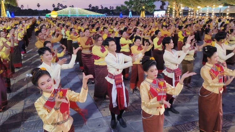 นางรำ 4 ชนเผ่ากว่าครึ่งหมื่นรำ บายศรีสู่ขวัญบ้าน บายศรีเมือง รุ่งเรือง 242 ปี ศรีสะเกษ