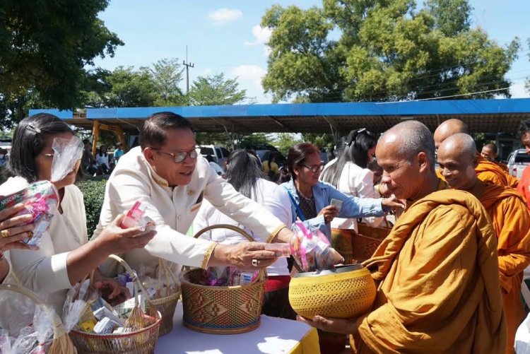 เทศบาลโพธิ์กระสังข์ จัดโครงการ "นุ่งผ้าไทย ใส่บาตรพระ และส่งเสริมคุณธรรม จริยธรรม"