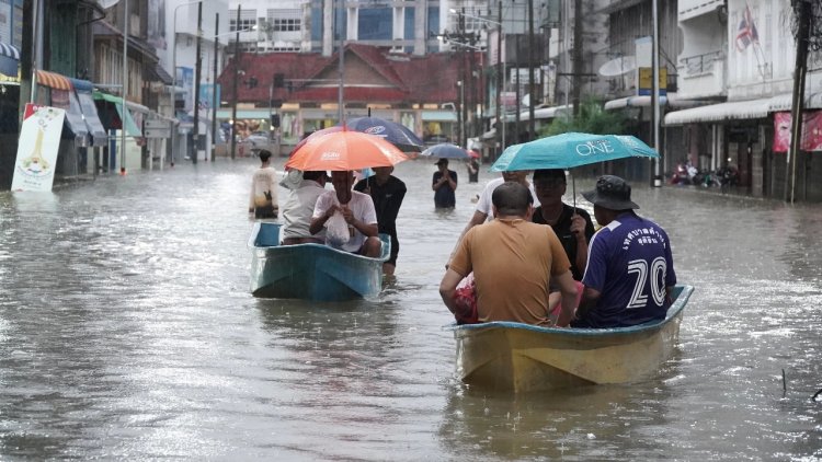 7จังหวัดภาคใต้อ่วม ฝนถล่ม-น้ำป่าทะลักท่วมฉับพลัน เดือนร้อนนับแสนชีวิต