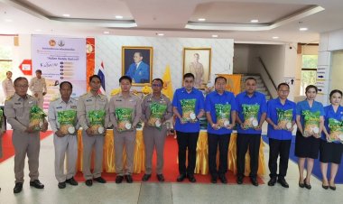 สภาเกษตรกรแห่งชาติ-สภาเกษตรกรจังหวัดศรีสะเกษร่วมใจภักดิ์ถวายความจงรักภักดีน้อมเกล้าถวายข้าวสาร