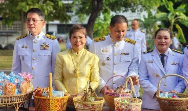 พสกนิกรอำเภอยางชุมน้อยพร้อมใจเจริญพระพุทธมนต์และทำบุญตักบาตร 5 ธันวาคม วันพ่อแห่งชาติ