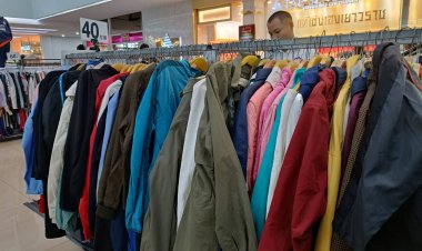 ธุรกิจเสื้อหนาวมือสองยังไม่คึก ธันวาอากาศไม่เป็นใจ พ่อค้ารอวัดดวงปีใหม่