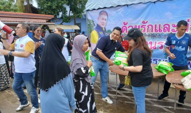คนร้อยเอ็ดห่วงใยชาวใต้ขนข้าวสาร 15 ตันซับน้ำตาเหยื่อน้ำท่วมนราธิวาส
