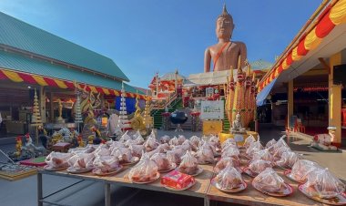 แก้บนจัดเต็มถวายหัวหมู 49 หัว ผลไม้ 19 กก.ประทัด 1,998 นัด หลวงพ่อสมหวัง